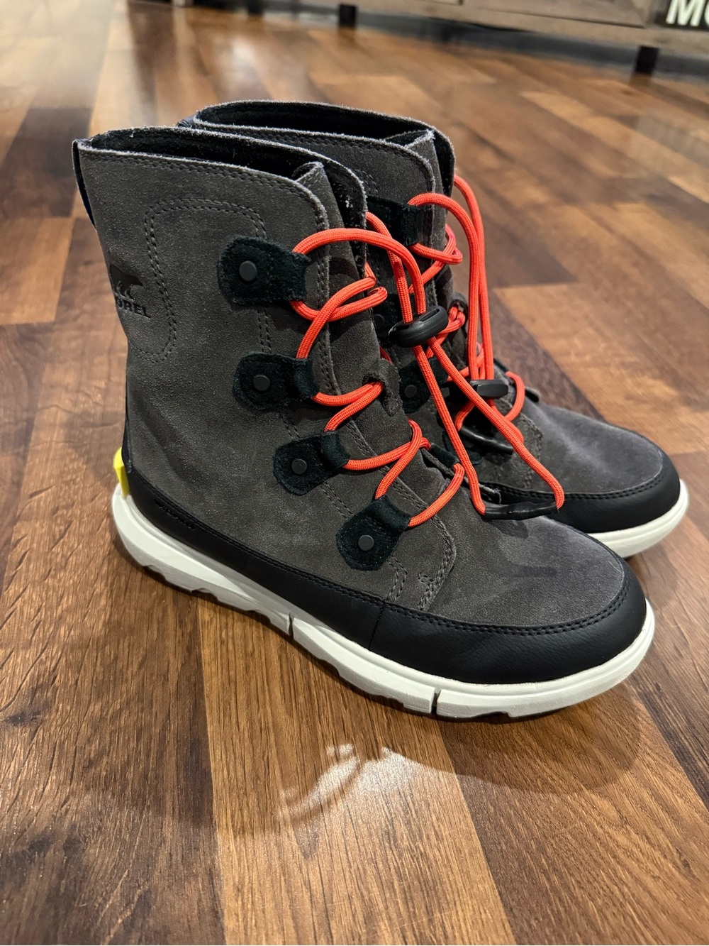Sorel Kids Explorer Waterproof lace-up boots (size 5)